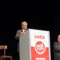 Vendola sul palco del Teatro Mercadante