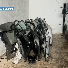 Furti auto e ricettazione-Ritrovamenti della Polizia di Stato in un capannone di Barletta
