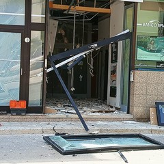 Nuovo assalto a un bancomat a Cerignola: banditi in fuga con il denaro
