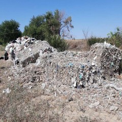 abbandono rifiuti Borgo Moschella foto