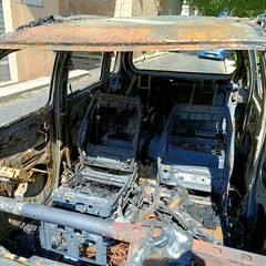 Auto incendiata