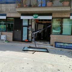 Nuovo assalto a un bancomat a Cerignola: banditi in fuga con il denaro
