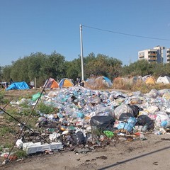 Discarica a cielo aperto in via Candela