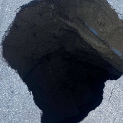 Voragine si apre a centro strada in viale Di Vittorio a Cerignola