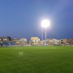 Nuovo manto erboso e illuminazione al Monterisi