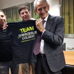 Sindaco con maglia Fighters