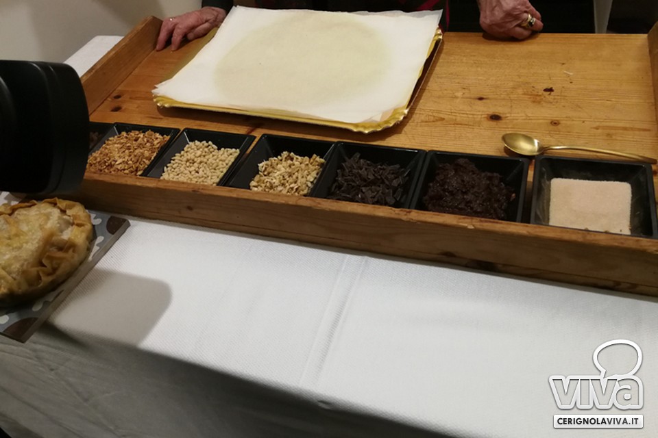 Cerignola Il Natale In Piazza Duomo E La Sette Sfoglie Ieri Evento Stampa Alla Cioccolateria Bramo Foto