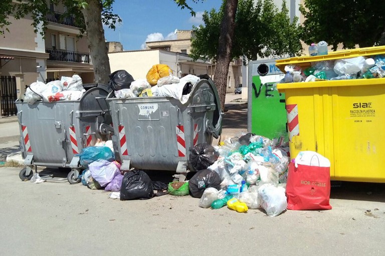 Emergenza rifiuti Stornarella