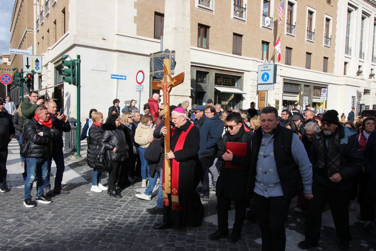 In via della Conciliazione diretti a San Pietro