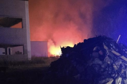 L'incendio nei pressi di Stornarella