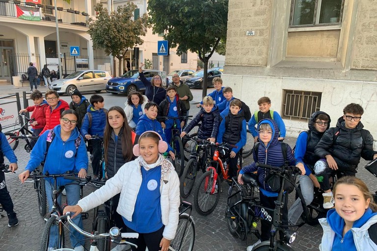 a scuola in bici