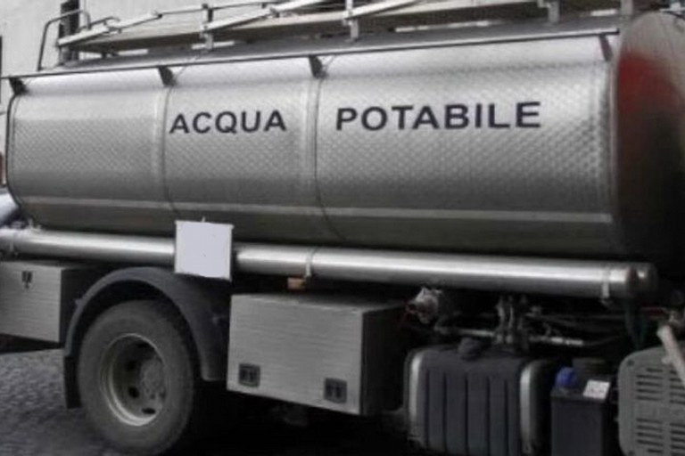 Autobotte acuq potabile