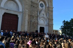 È questa la Cerignola di Di Vittorio: un fiume di persone, serrande abbassate e la marcia su Foggia