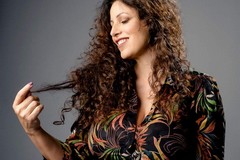 Angela Davis Loconte, cantautrice e interprete di Cerignola: “Il mio stile? Ricco di contaminazioni”