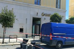 Bomba al bancomat in pieno centro a Cerignola, paura nella notte