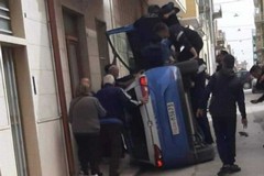 Inseguimento rocambolesco a Cerignola: si ribalta auto della Polizia