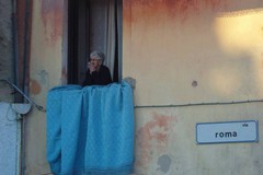 Le coperte ai balconi durante le processioni: tradizione antica e ancora seguita a Cerignola