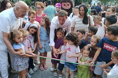 Cerignola ritrova la sua Villa: taglio del nastro per l'area giochi e applausi per Iva Zanicchi