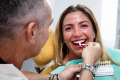 Faccette dentali a Genova: come ottenere un colore naturale e coerente con il sorriso