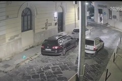 Abbandona rifiuti dal finestrino dell’auto a Cerignola: il gesto ripreso dalle videocamere