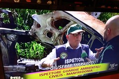 “Striscia la Notizia” ancora a Cerignola: Luca Abete e il Gen. Marasco visitano altri cimiteri di auto