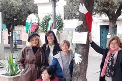 Decori ad uncinetto per strada a Stornarella: modello di cittadinanza virtuosa