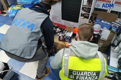 La Guardia di Finanza ha sequestrato oltre 10 mila prodotti natalizi non conformi agli standard di sicurezza