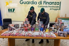 Guardia di Finanza Comando Provinciale Foggia: sequestrati 13000 articoli natalizi non conformi e 25000 fuochi d’artificio illegali