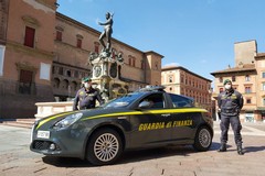 Fabbrica di diplomi falsi scoperta in provincia di Foggia, 3 arresti