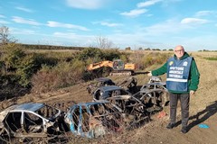 Ripulito il torrente Caparelle con la rimozione di 70 carcasse di auto