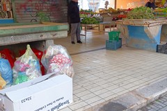 Mercato coperto zona Sant’Antonio a Cerignola: tra bancarelle e rifiuti