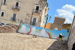 In Piazza del Cinquecentenario a Cerignola un murales ed una scalinata arcobaleno