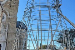 Fervono i preparativi per le festività in Piazza Duomo a Cerignola