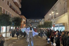 La Notte Fantastica 2025 a Cerignola: un’esplosione di musica, colori e spettacoli itineranti