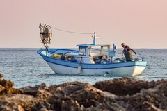 Fermo pesca nel mare Adriatico: in Puglia stop al pesce fresco in tavola da Manfredonia a Bari