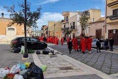 La Processione dei Misteri a Cerignola tra le strade con rifiuti in bella mostra