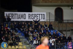 “Meritiamo rispetto”: lo striscione dei tifosi al Monterisi di Cerignola