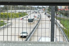 Esonda il fiume Cervaro: caos sulla statale 16bis zona Incoronata