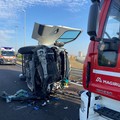 Cerignola, auto si ribalta sull'A14: due persone ferite