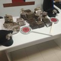 Arrestati due pregiudicati per evasione e sequestrati 6 Kg Hashish -FOTO-