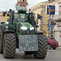 I trattori agricoli invadono le strade di Cerignola: si mobilitano gli agricoltori in protesta