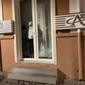 Tentano di sfondare la vetrina di un noto negozio a Cerignola