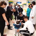 Carabinieri in pediatria, un bel momento con i pazienti