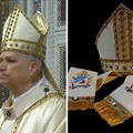 Cerignola protagonista in Vaticano: la mitra  "Vox Ecclesiae " di Gerri Errico indossata dal Santo Padre