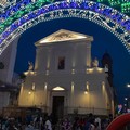 Illuminata la chiesa restaurata, accese le luminarie: Cerignola apre la festa dell'Assunta