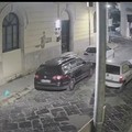 Abbandona rifiuti dal finestrino dell’auto a Cerignola: il gesto ripreso dalle videocamere