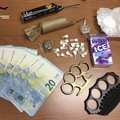 Cocaina e tirapugni nel borsello, arrestato 20enne di Manfredonia