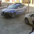 Via Torino, inseguimento della polizia: volante contro il marciapiede