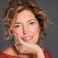 Sandra Bonzi presenta  "Una parola per non morire " alle Vecchie Segherie Mastrototaro di Bisceglie