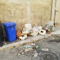 Immondizia e rifiuti ingombranti in Via Don  Giuseppe Morosini, a due passi dal Mercadante a Cerignola